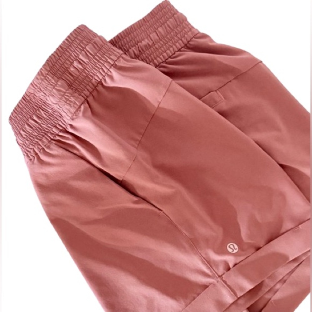 Lululemon Spring Breakaway Shorts - Picture 7 of 10
